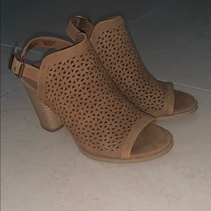 Brown wedges shoes!